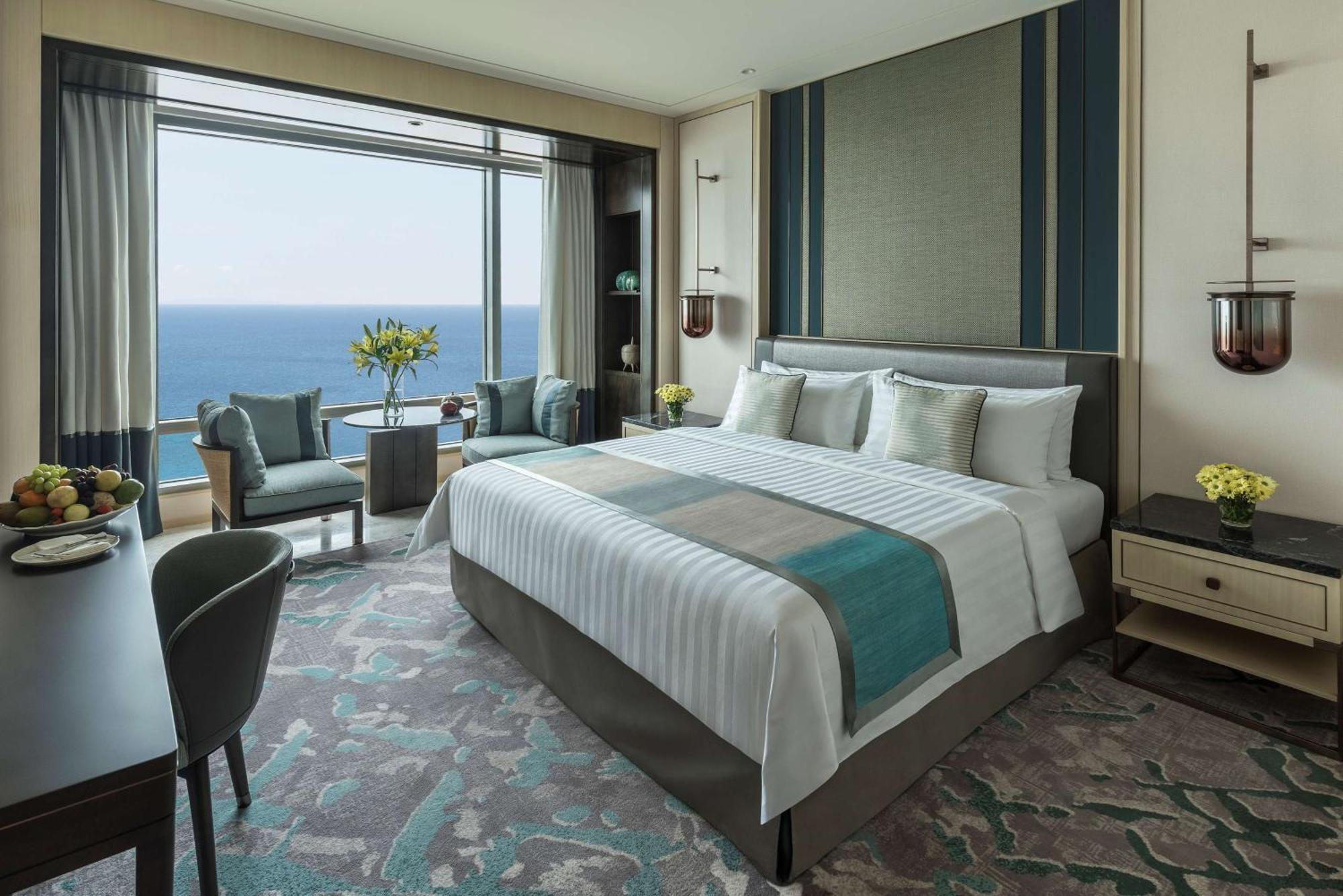 Horizon Club Ocean View King Lounge Access on 32nd floor including daily complimentary daily high tea happy hour canapés,519506451:JPEG