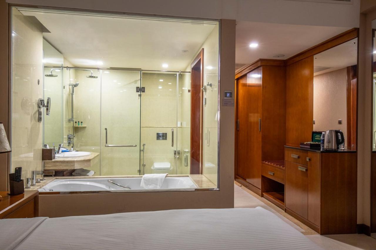 Standard King Room without Outside View Complimentary City Tour & Access To Beach Lounge