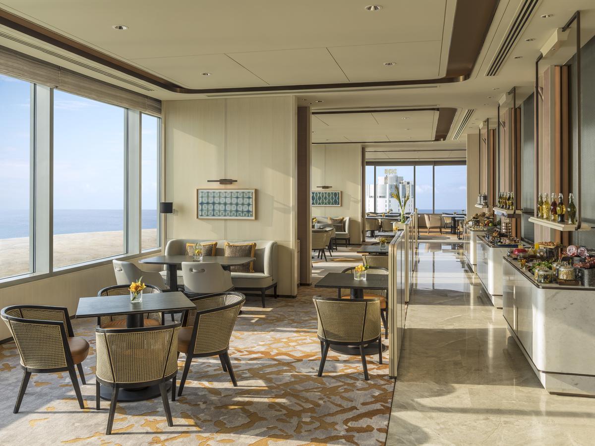 Horizon Club Lake View King Lounge Access on 32nd floor including daily complimentary daily high tea happy hour canapés,1283843257:JPEG