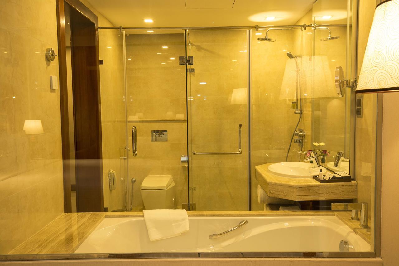 Signature Kamer met Kingsize Bed, Panoramisch Uitzicht op Zee, Gratis Stadstour en Toegang tot de Beach Lounge