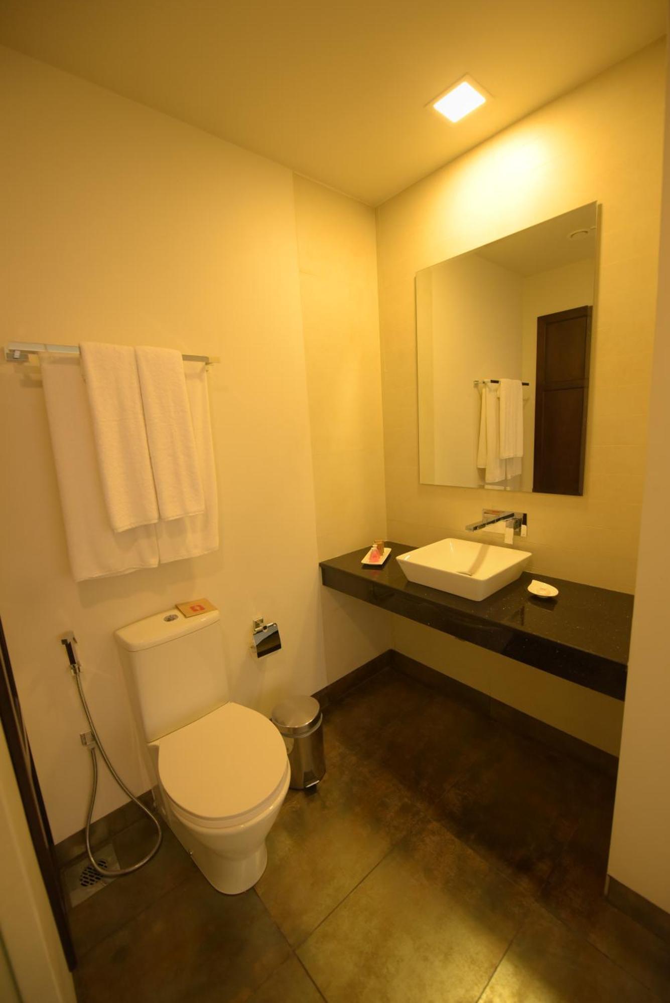 Deluxe Double Room Balcony,915320353:JPEG